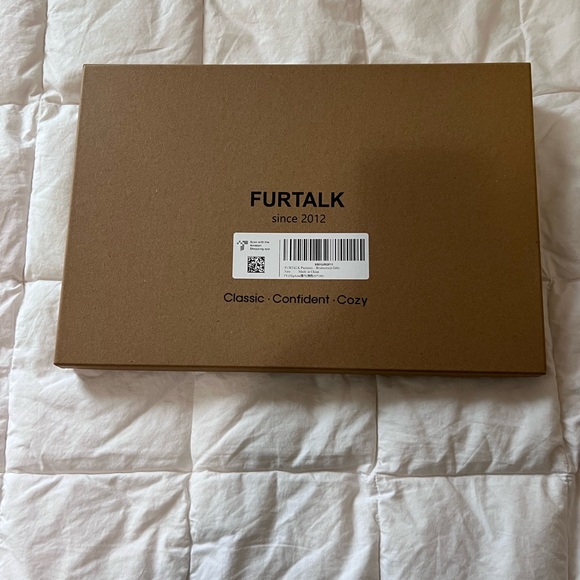 Furtalk Black Shawl - Picture 4 of 4